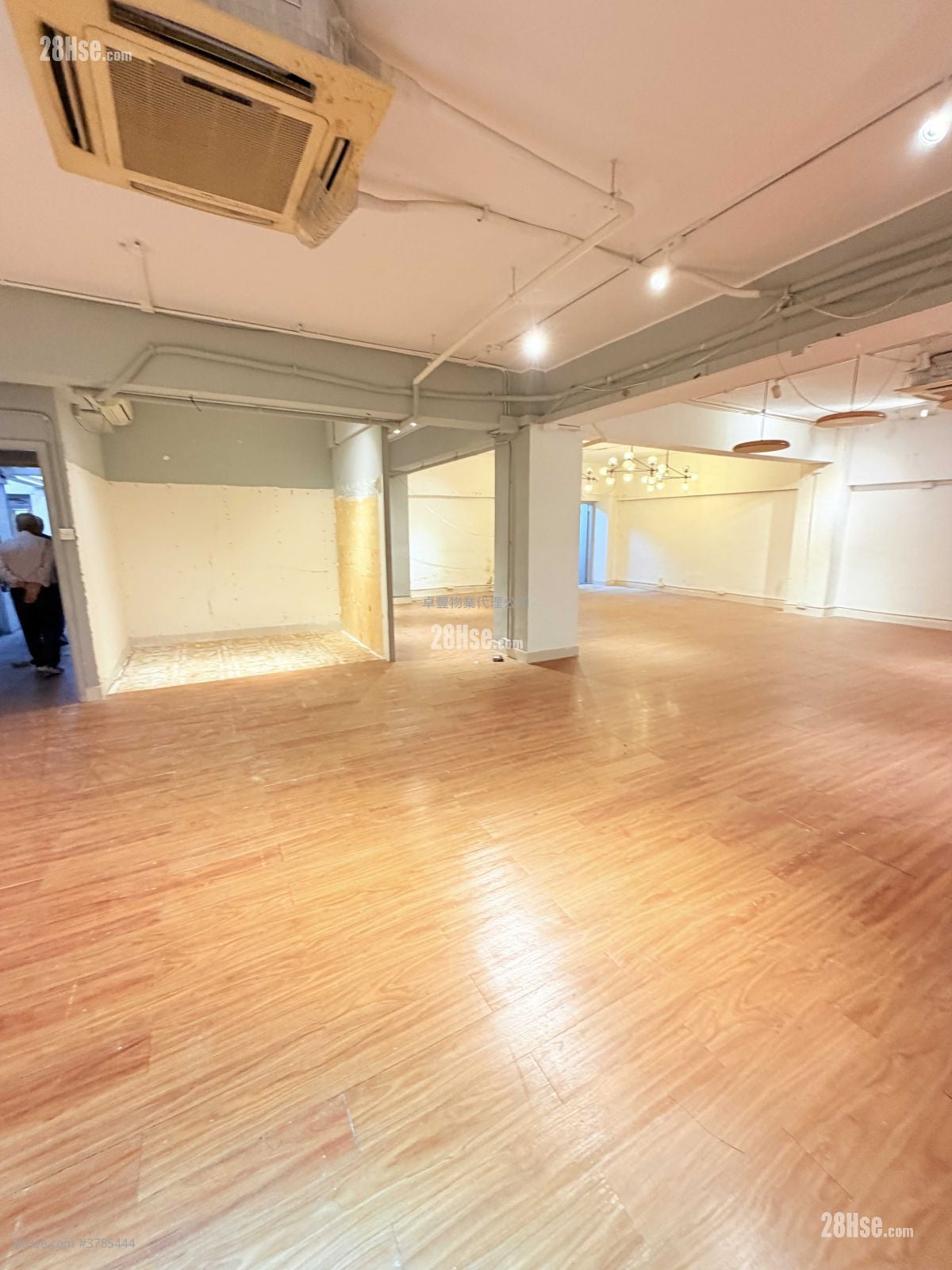 Tong Yuen Factory Building Rental Studio , 4 Toilets 2,100 ft²