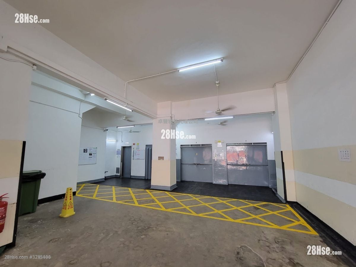 Tong Yuen Factory Building Rental Studio , 4 Toilets 2,100 ft²