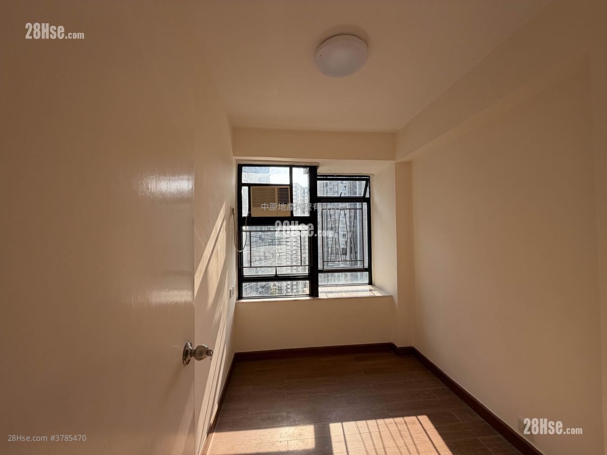 Kornhill Sell 2 Bedrooms 461 ft²