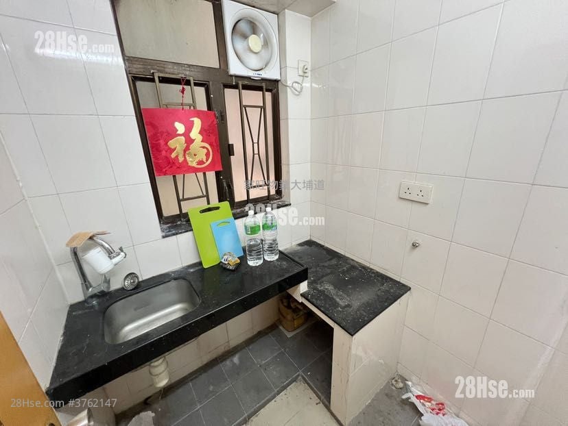 Tai Wah House Sell 2 Bedrooms , 1 Bathroom 350 ft²