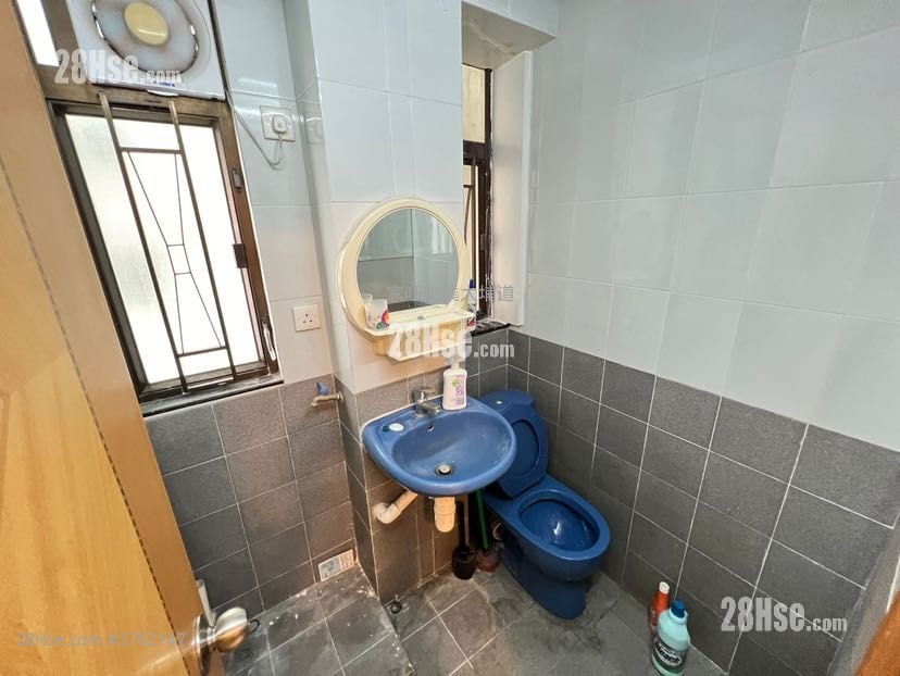 Tai Wah House Sell 2 Bedrooms , 1 Bathroom 350 ft²