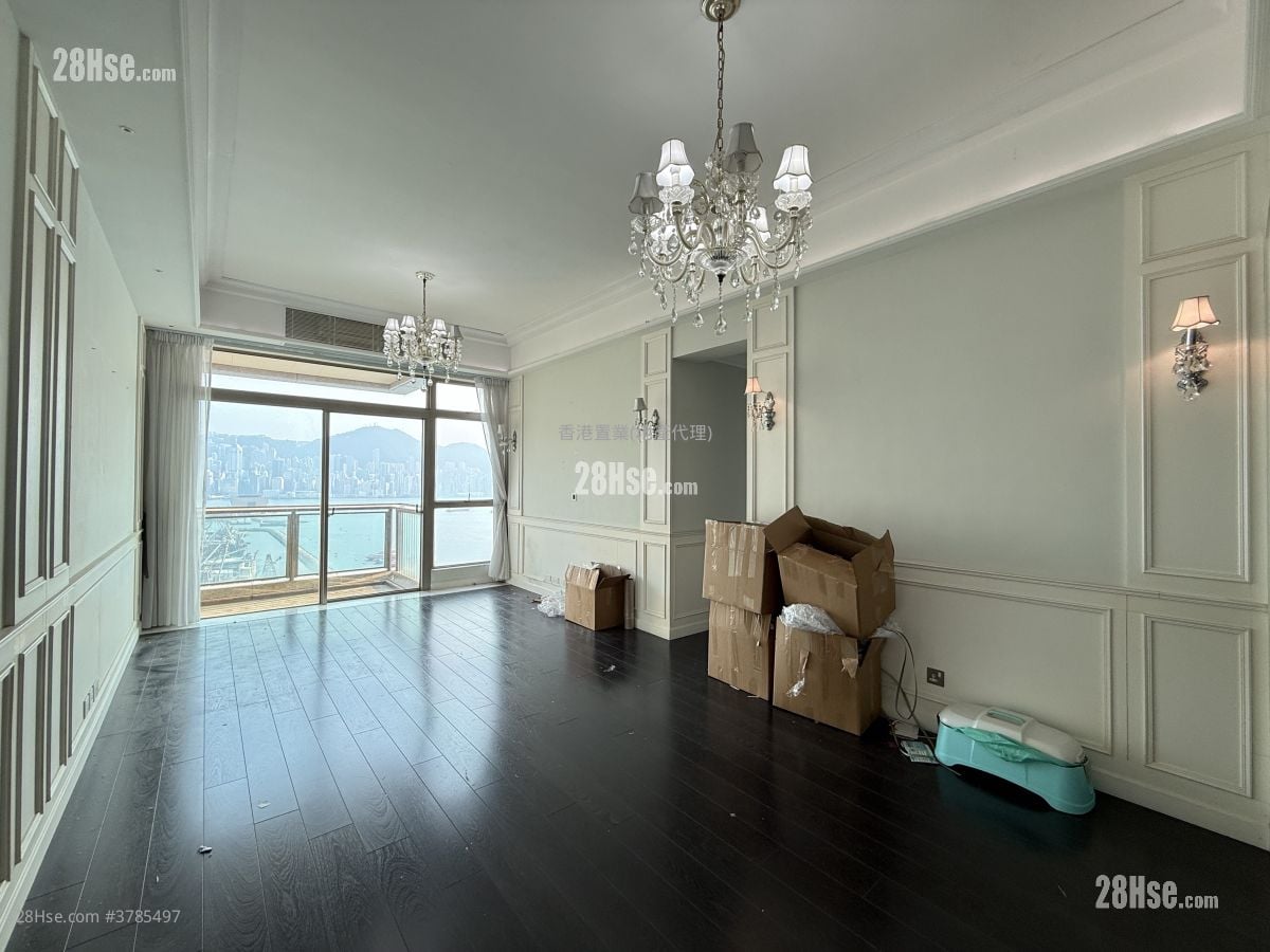 One Silversea Sell 2 Bedrooms , 2 Bathrooms 963 ft²