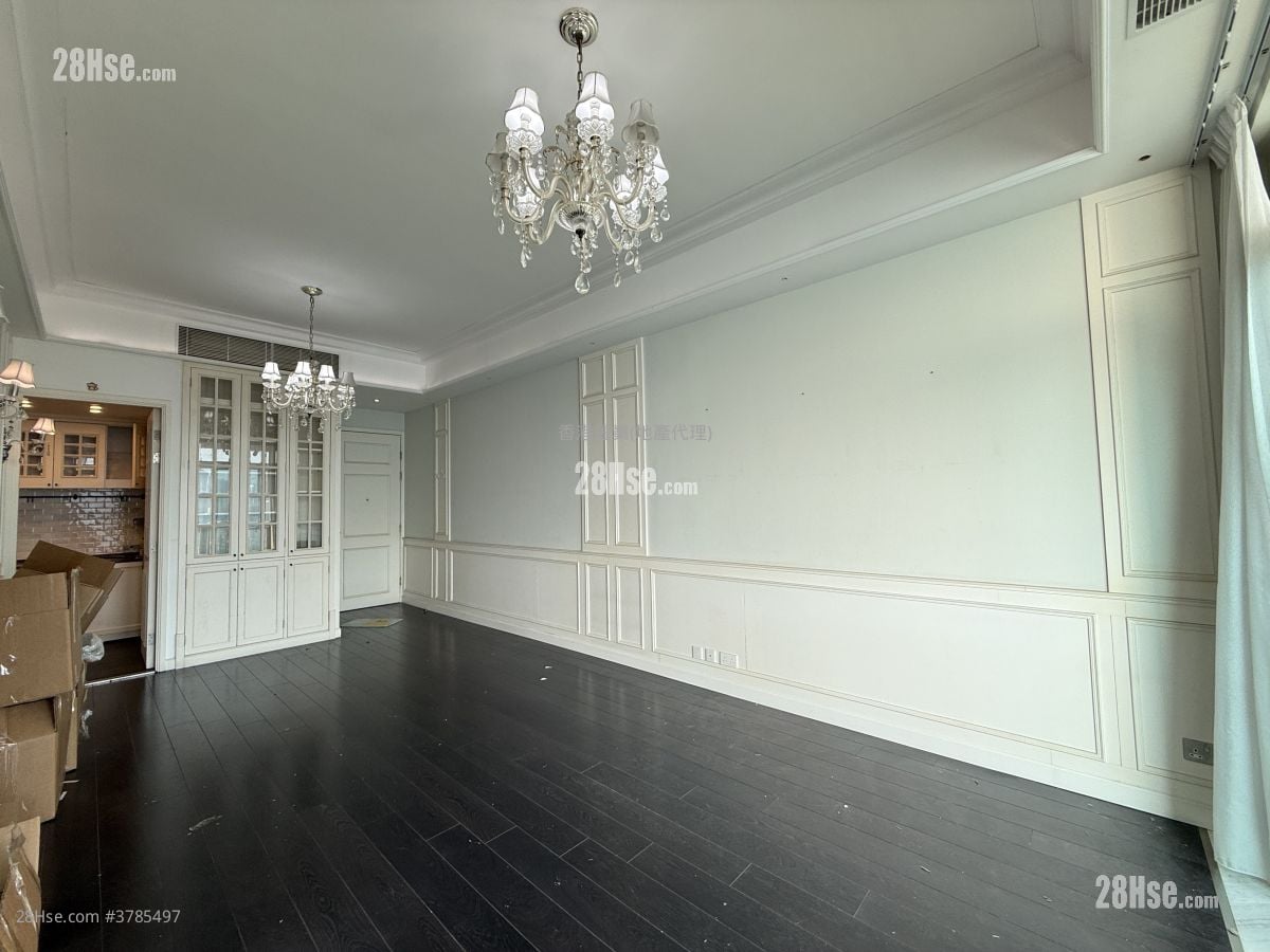 One Silversea Sell 2 Bedrooms , 2 Bathrooms 963 ft²