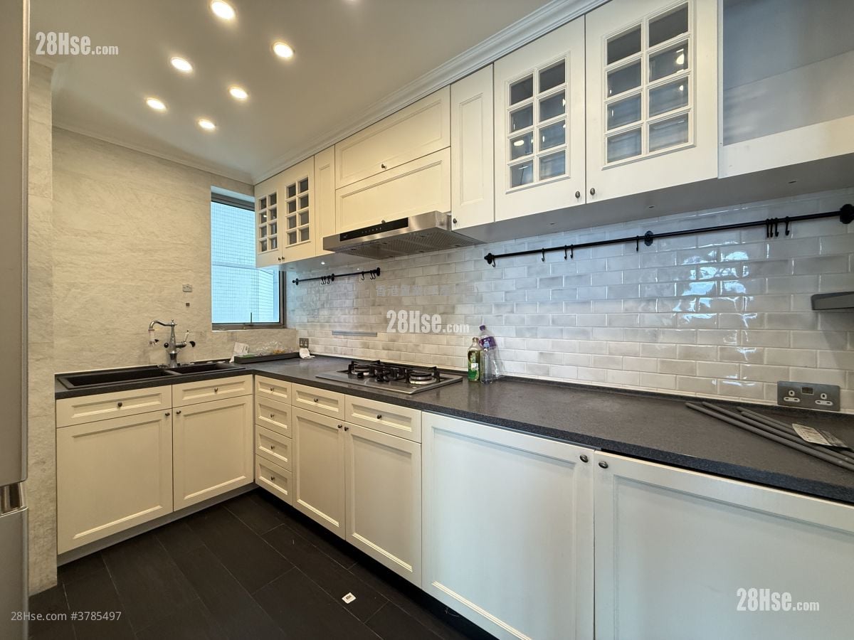 One Silversea Sell 2 Bedrooms , 2 Bathrooms 963 ft²