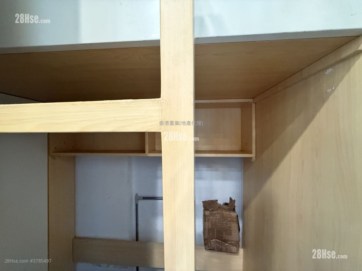 One Silversea Sell 2 Bedrooms , 2 Bathrooms 963 ft²