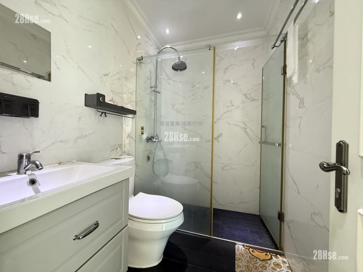 One Silversea Sell 2 Bedrooms , 2 Bathrooms 963 ft²