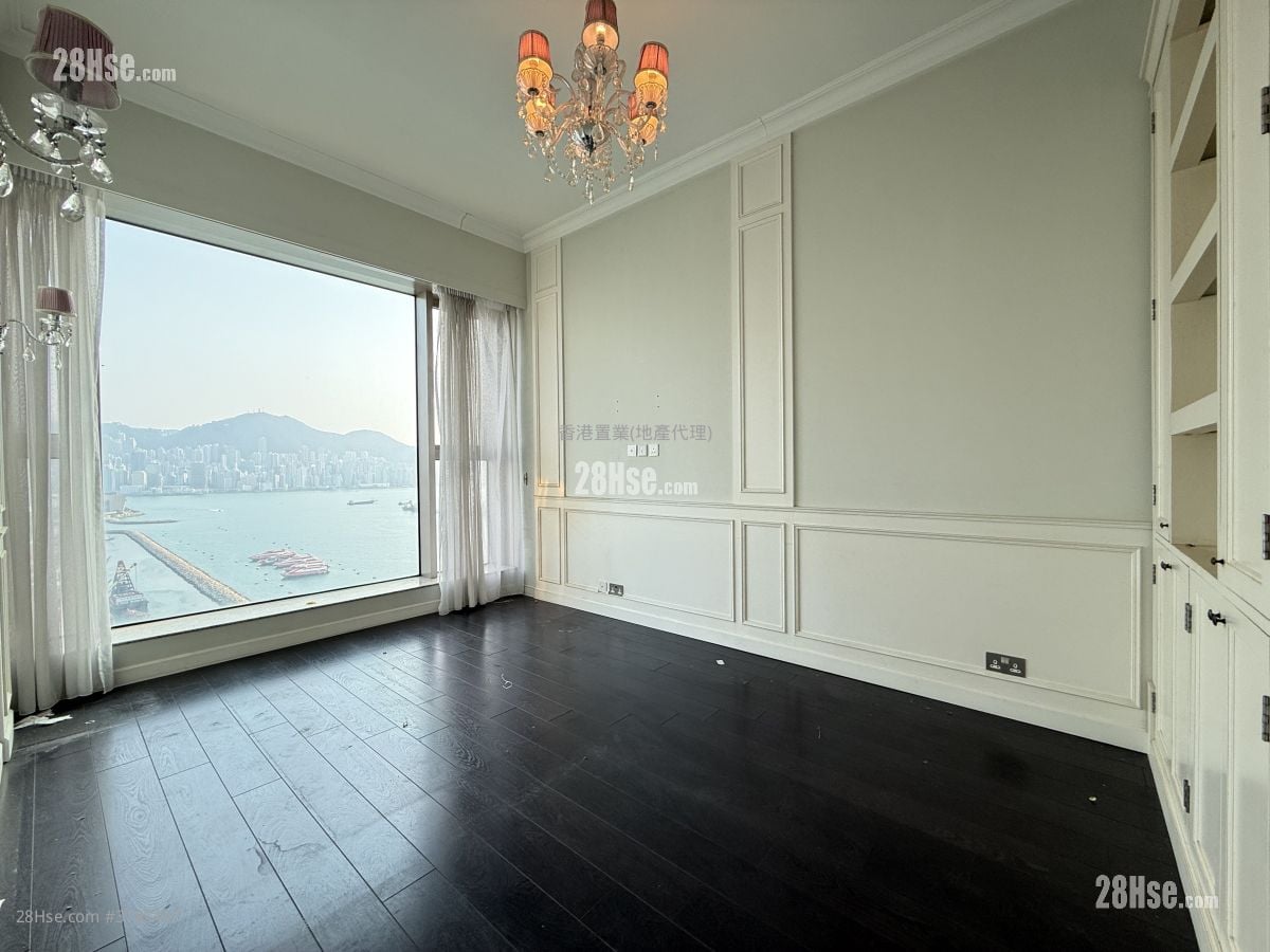 One Silversea Sell 2 Bedrooms , 2 Bathrooms 963 ft²