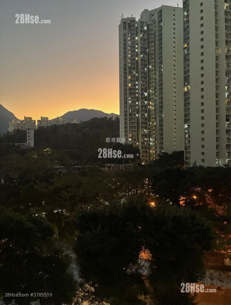 View: Yu Tung Court Sell 3 Bedrooms , 1 Bathroom 646 ft²