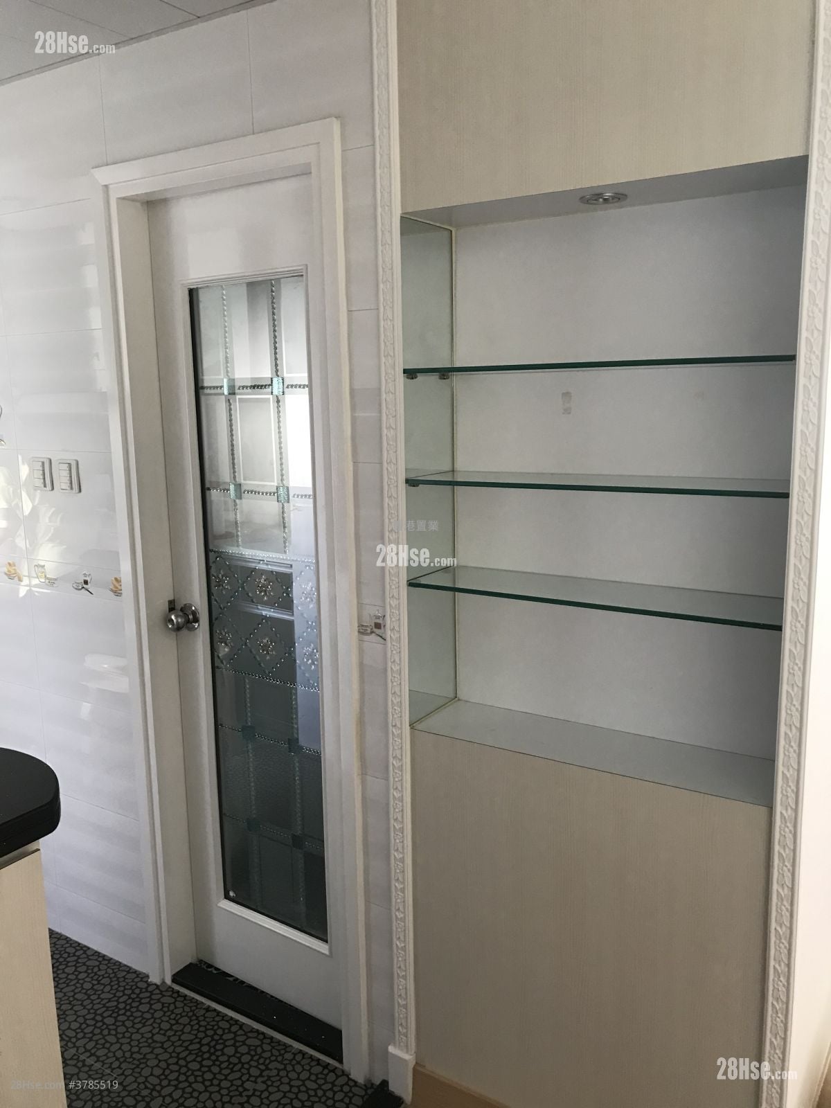 living room: Yu Tung Court Sell 3 Bedrooms , 1 Bathroom 646 ft²