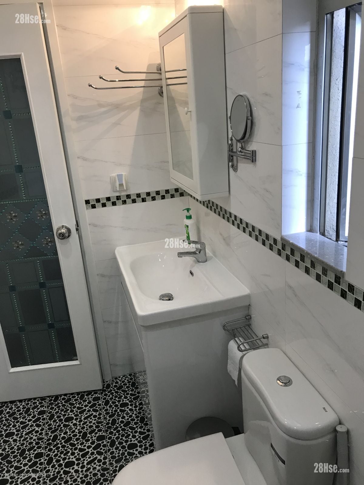 bathroom: Yu Tung Court Sell 3 Bedrooms , 1 Bathroom 646 ft²