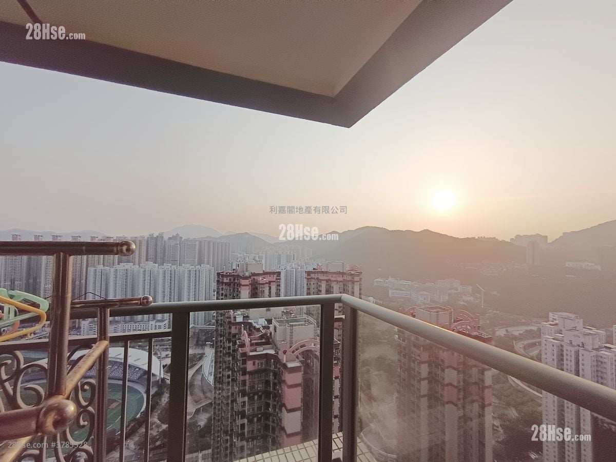 蔚蓝湾畔 租盘 5+ 房 , 3 浴室 950 平方尺