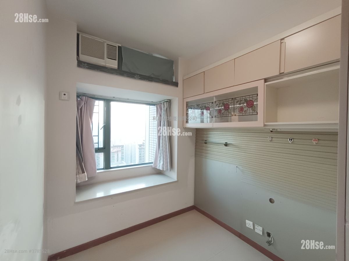 蔚蓝湾畔 租盘 5+ 房 , 3 浴室 950 平方尺