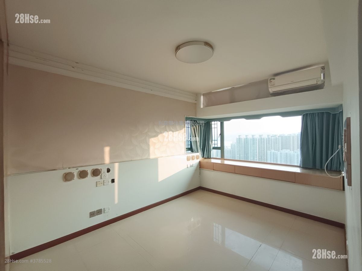 蔚蓝湾畔 租盘 5+ 房 , 3 浴室 950 平方尺