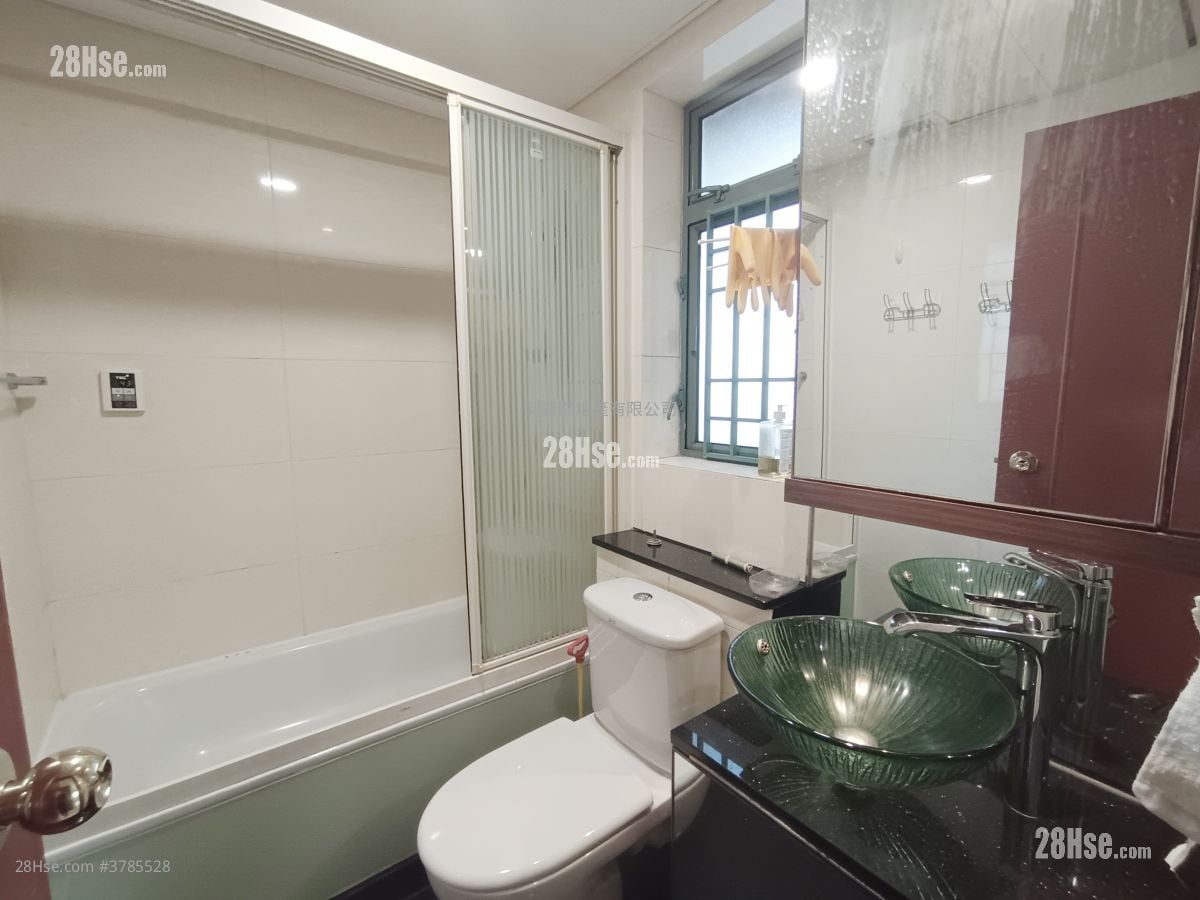 蔚蓝湾畔 租盘 5+ 房 , 3 浴室 950 平方尺