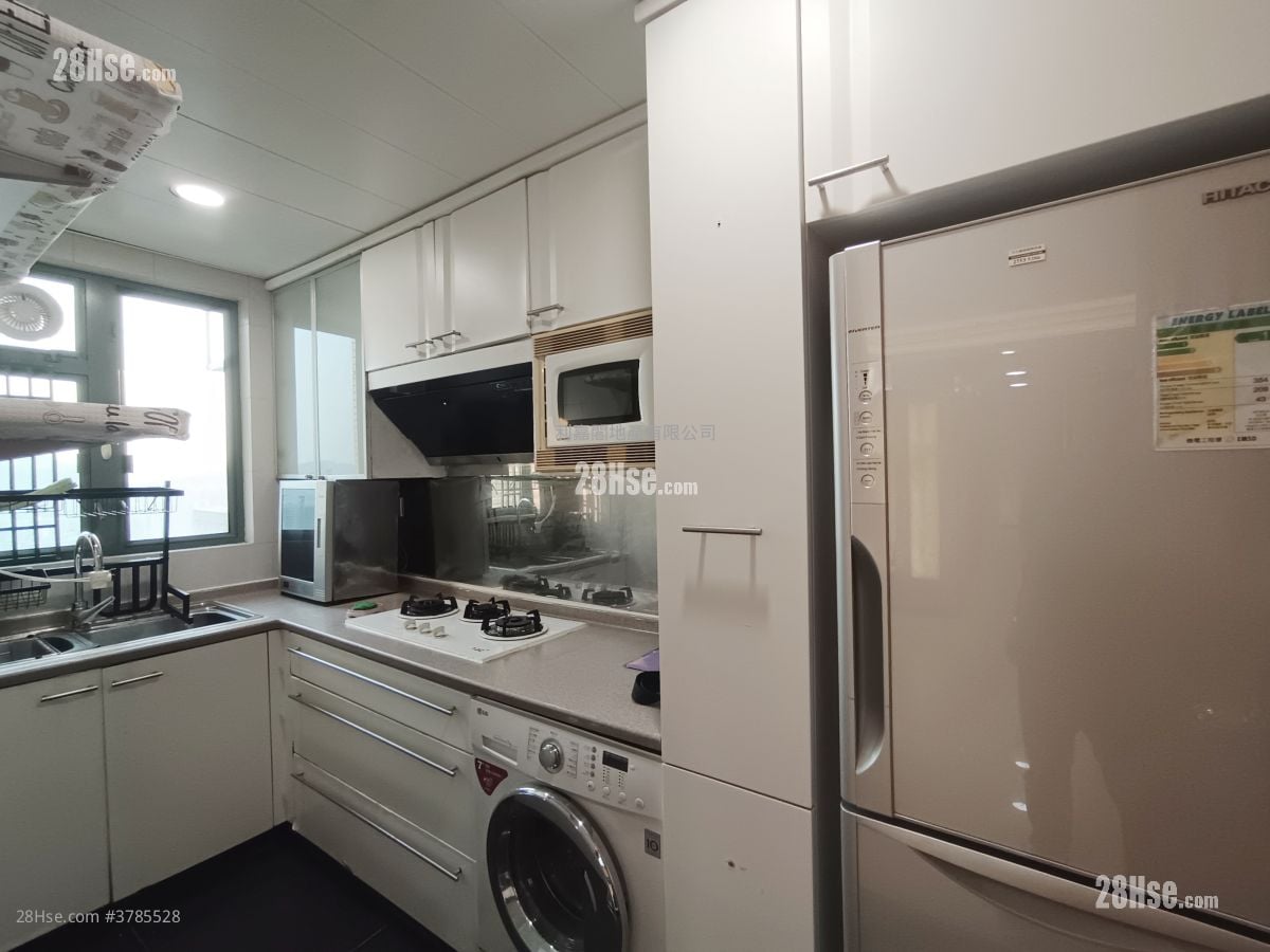 蔚蓝湾畔 租盘 5+ 房 , 3 浴室 950 平方尺