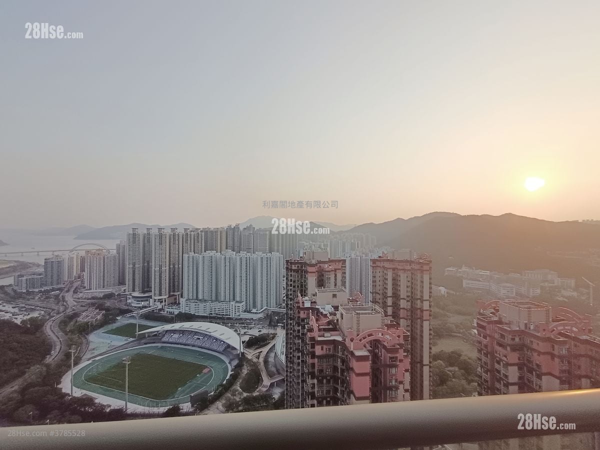 蔚蓝湾畔 租盘 5+ 房 , 3 浴室 950 平方尺