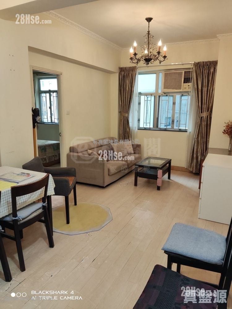 Pak Lee Building Sell 3 Bedrooms 670 ft²