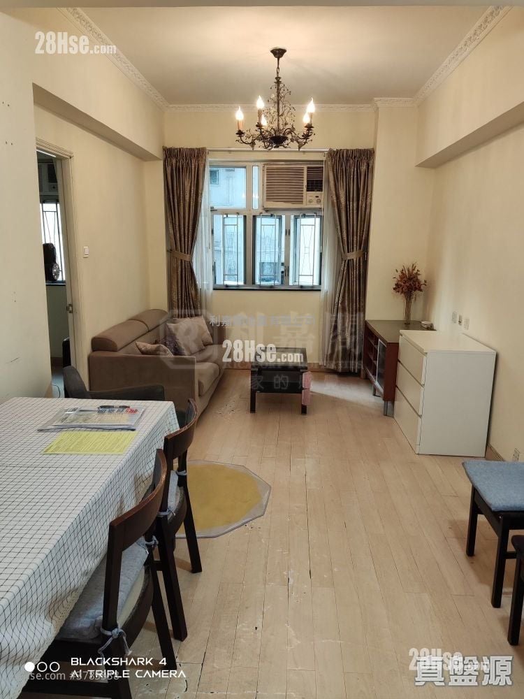 Pak Lee Building Sell 3 Bedrooms 670 ft²