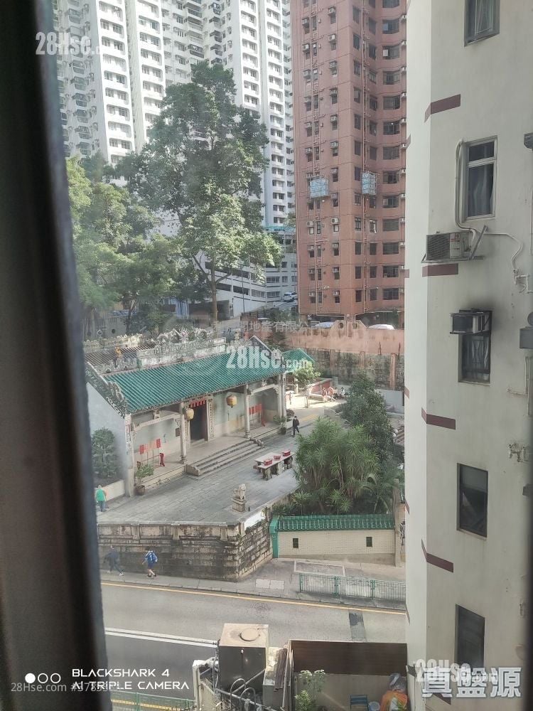 Pak Lee Building Sell 3 Bedrooms 670 ft²