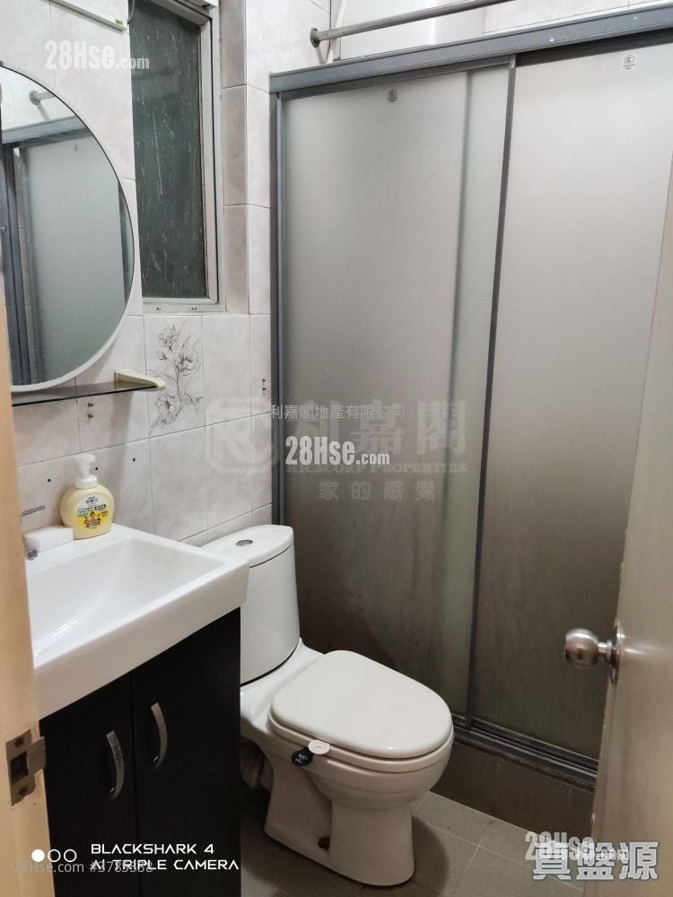 Pak Lee Building Sell 3 Bedrooms 670 ft²