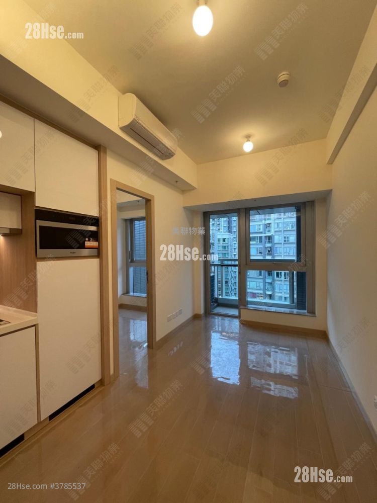 living room: The Parkland Sell 1 Bedroom , 1 Bathroom 285 ft²