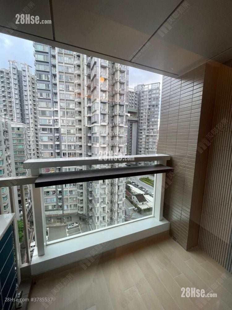 living room: The Parkland Sell 1 Bedroom , 1 Bathroom 285 ft²