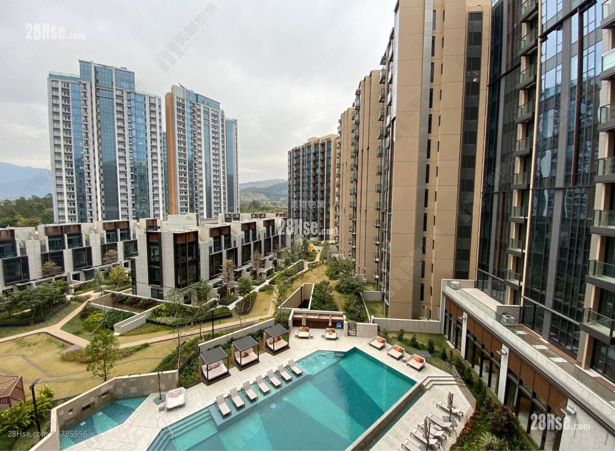 living room: Crescent Green Sell 3 Bedrooms , 2 Bathrooms 916 ft²