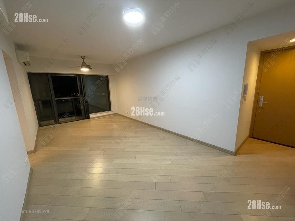 living room: Park Signature Sell 4 Bedrooms , 3 Bathrooms 956 ft²