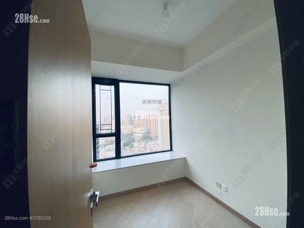 bedroom 2: Park Signature Sell 4 Bedrooms , 3 Bathrooms 956 ft²