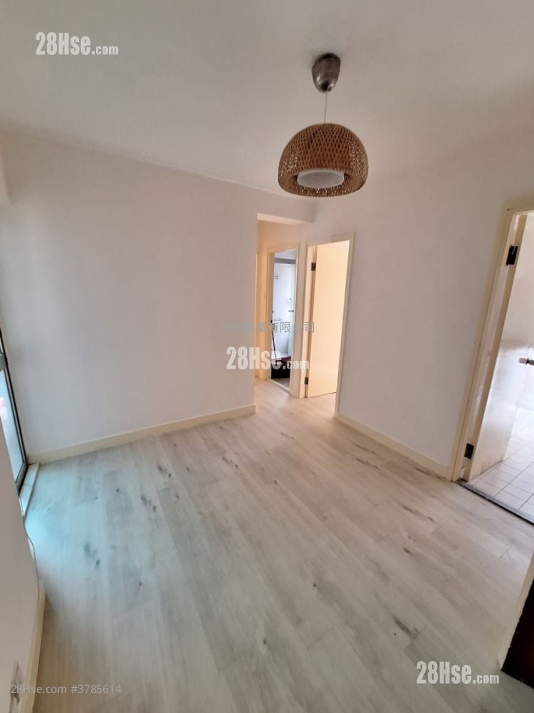 Hip Fai Building Sell 3 Bedrooms , 1 Bathroom 377 ft²