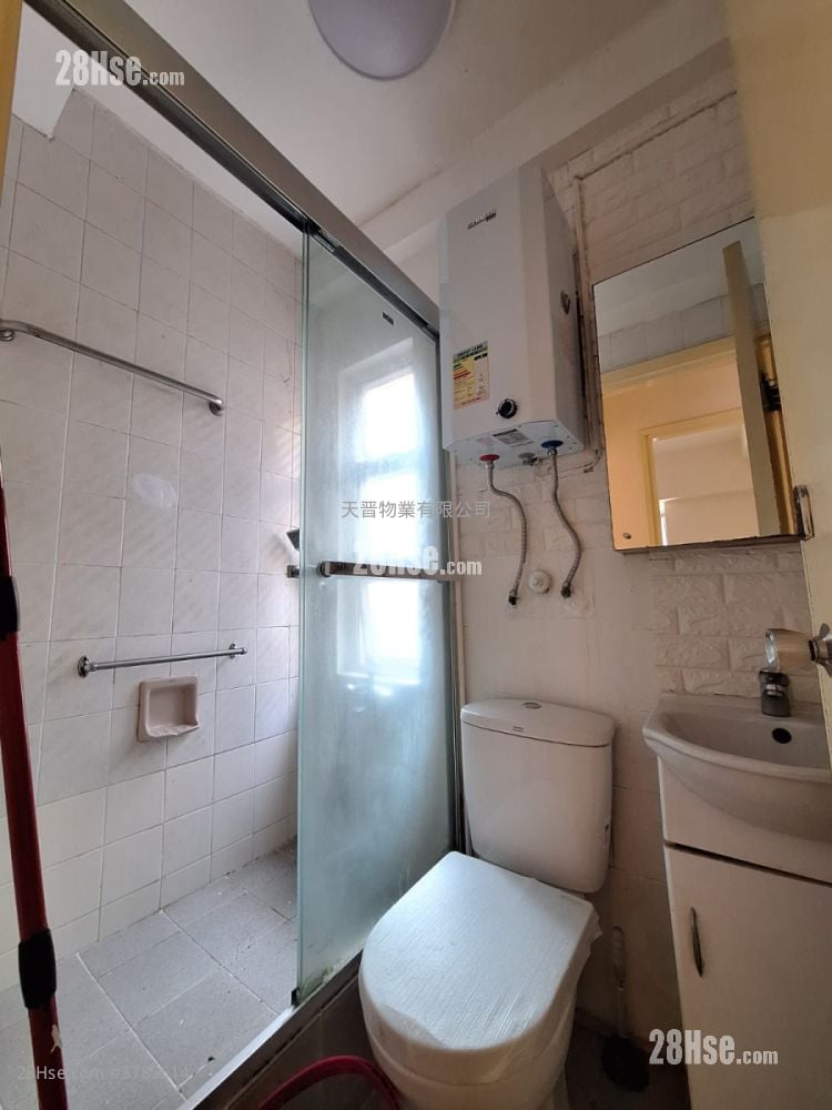 Hip Fai Building Sell 3 Bedrooms , 1 Bathroom 377 ft²