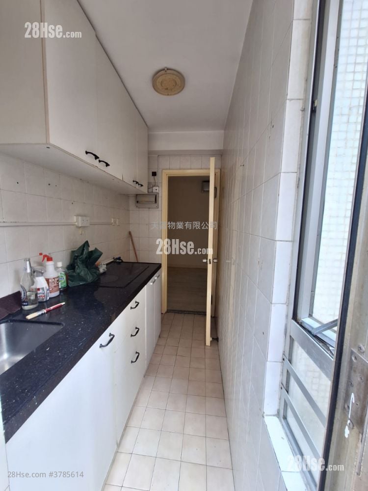 Hip Fai Building Sell 3 Bedrooms , 1 Bathroom 377 ft²
