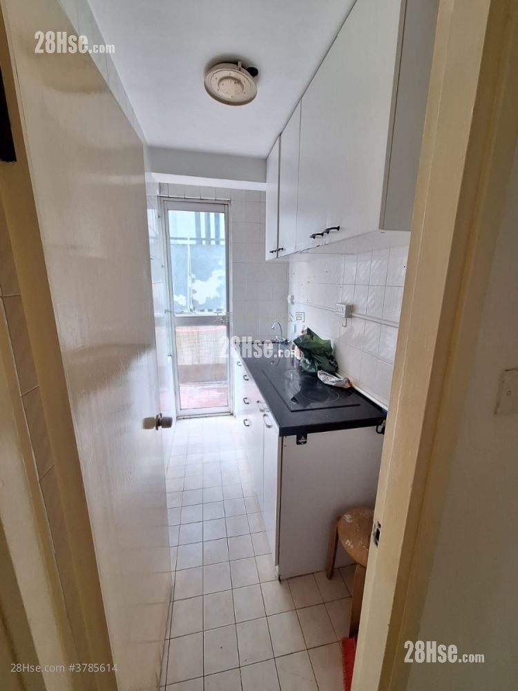 Hip Fai Building Sell 3 Bedrooms , 1 Bathroom 377 ft²