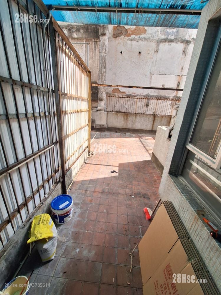 Hip Fai Building Sell 3 Bedrooms , 1 Bathroom 377 ft²