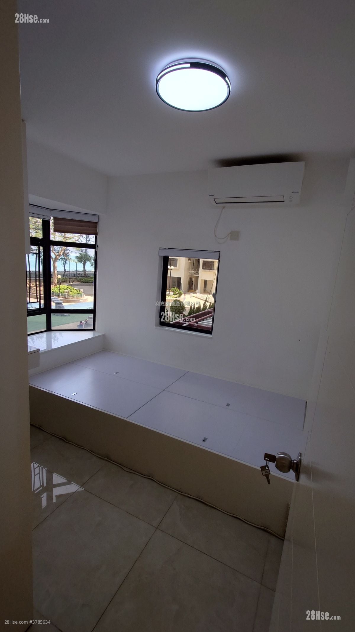 Heng Fa Chuen Sell 4 Bedrooms , 2 Bathrooms 826 ft²