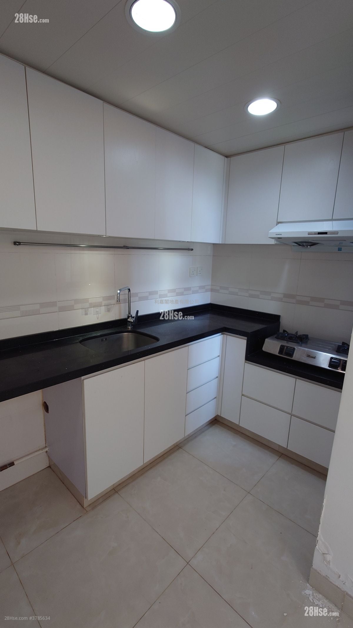 Heng Fa Chuen Sell 4 Bedrooms , 2 Bathrooms 826 ft²