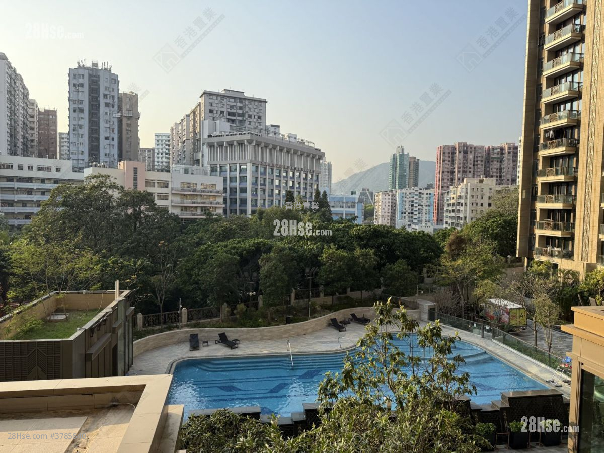 傲玟 租盘 3 房 , 4 浴室 1,264 平方尺