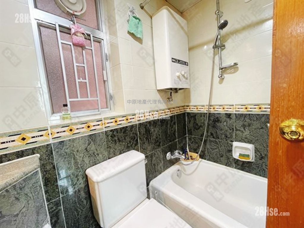 Discovery Park Rental 493 ft²