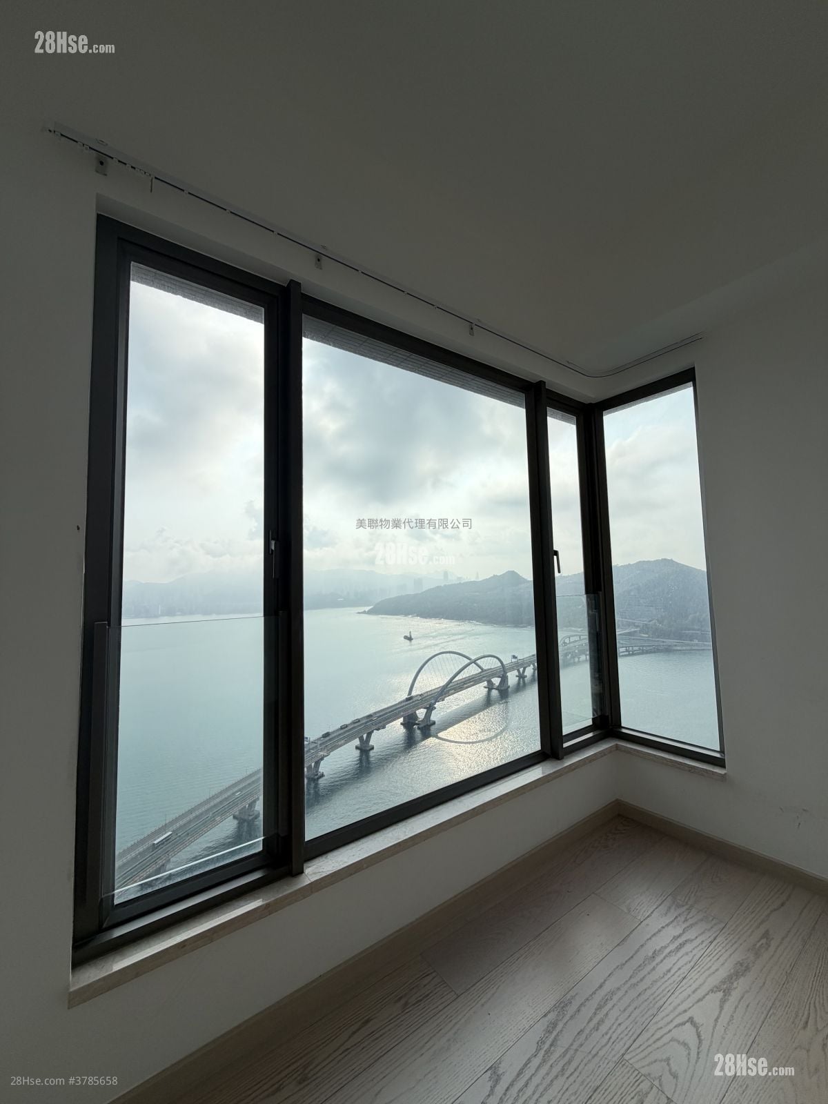 Sea To Sky 售盘 4 房 , 3 浴室 1,057 平方尺