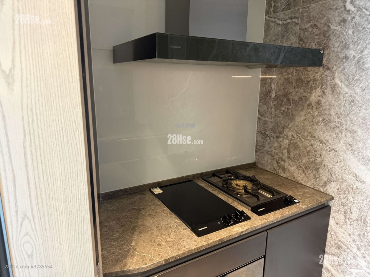 kitchen: The Southside Sell 3 Bedrooms , 2 Bathrooms 773 ft²