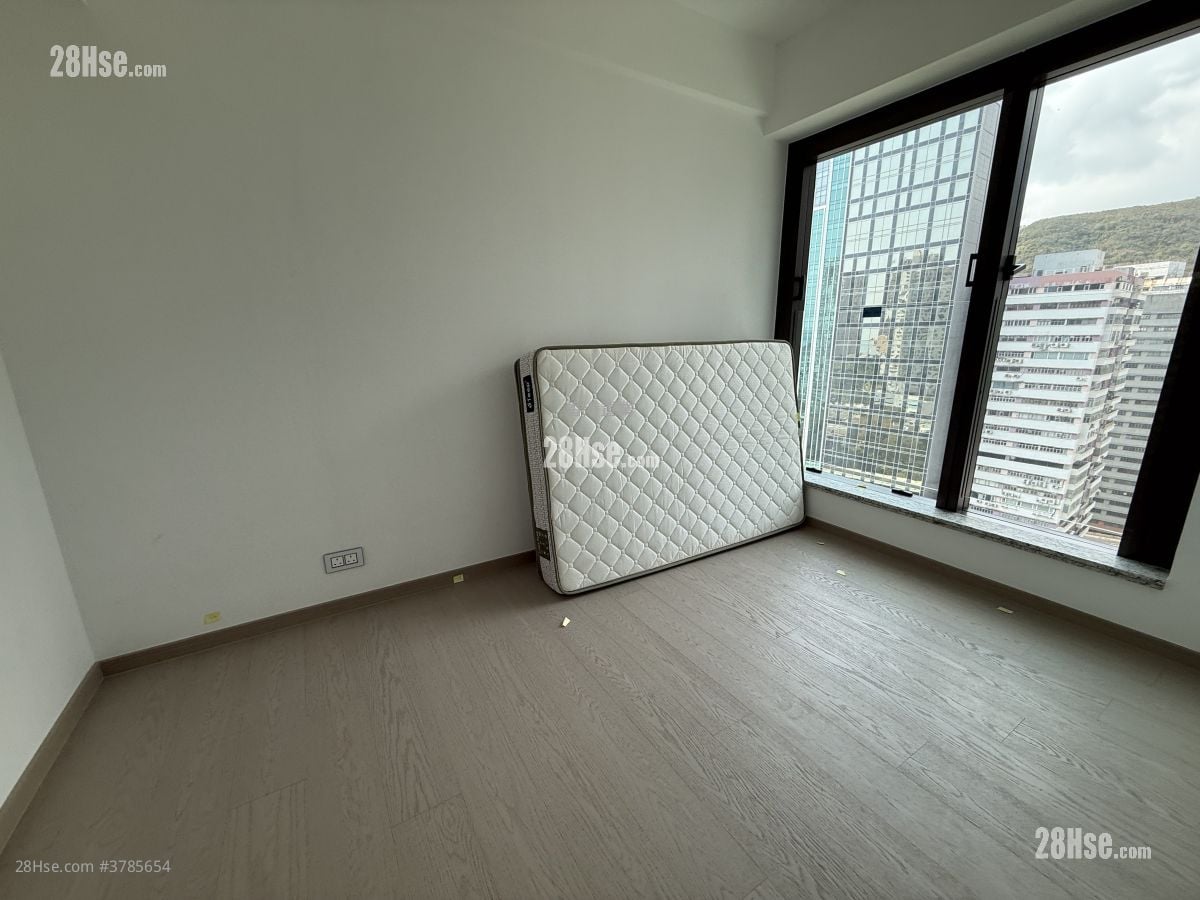 master room: The Southside Sell 3 Bedrooms , 2 Bathrooms 773 ft²