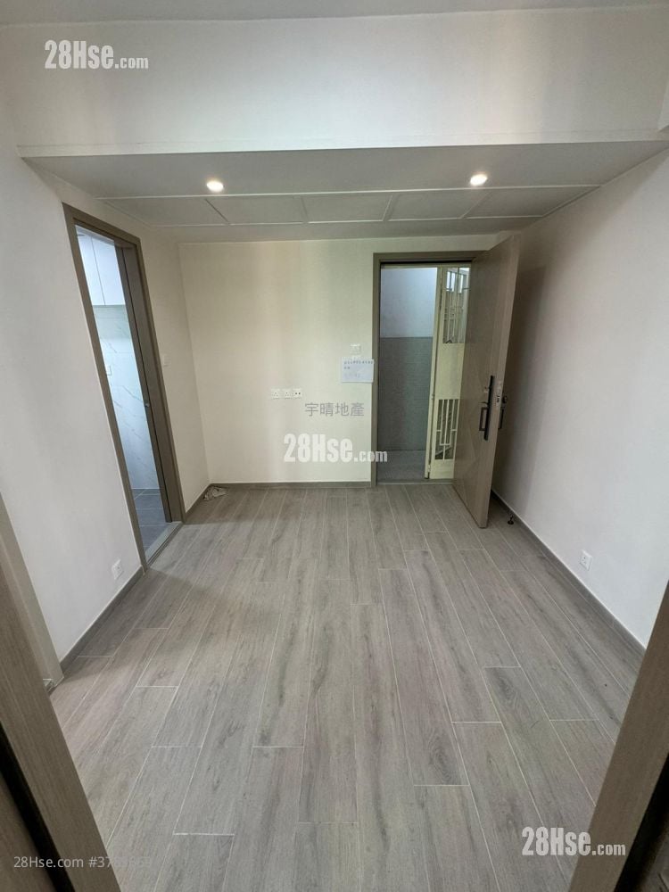 Wai Pont House Sell 2 Bedrooms , 1 Bathroom 292 ft²