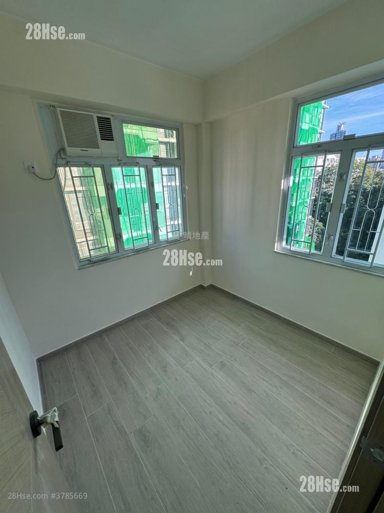 Wai Pont House Sell 2 Bedrooms , 1 Bathroom 292 ft²