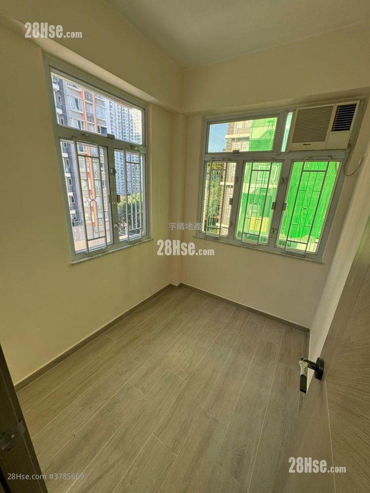 Wai Pont House Sell 2 Bedrooms , 1 Bathroom 292 ft²