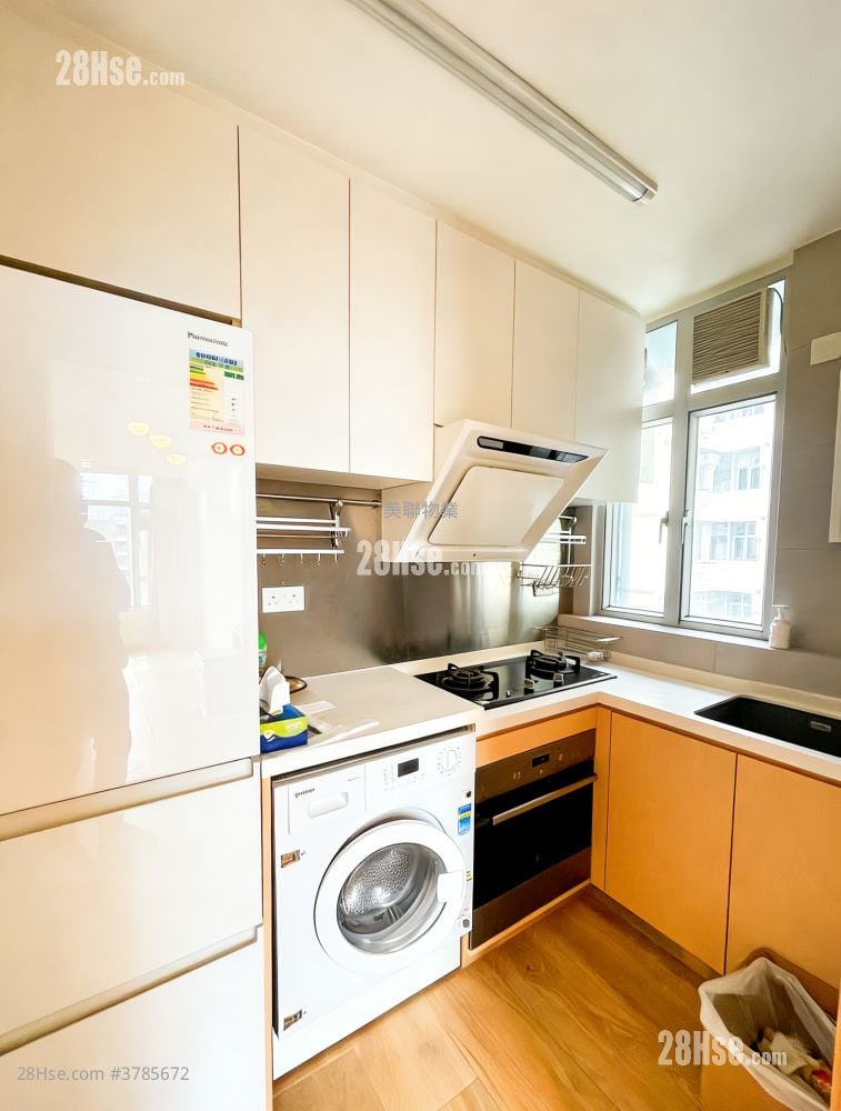 Greenfield Court Sell 3 Bedrooms , 2 Bathrooms 633 ft²