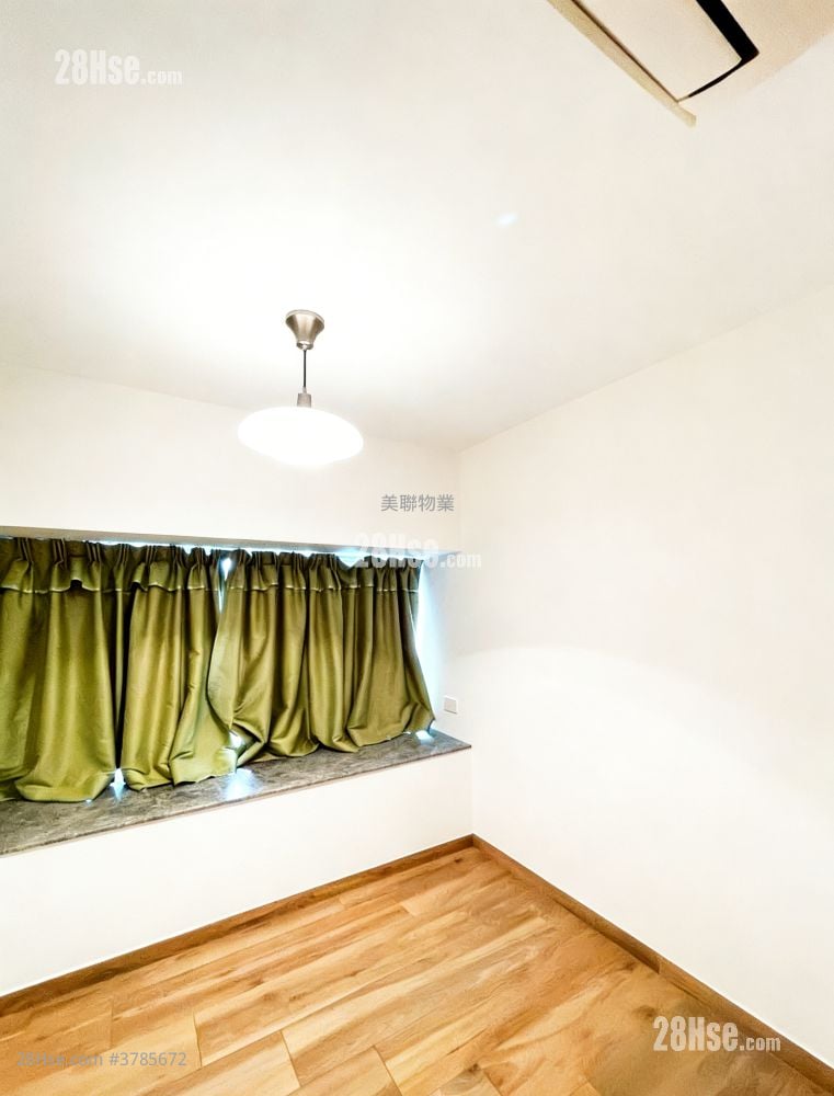 Greenfield Court Sell 3 Bedrooms , 2 Bathrooms 633 ft²