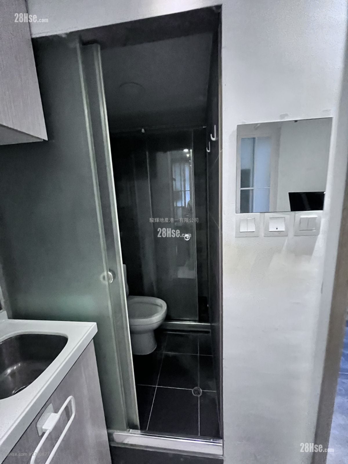 Fung Lok Commercial Building Rental 1 Bathroom 160 ft²