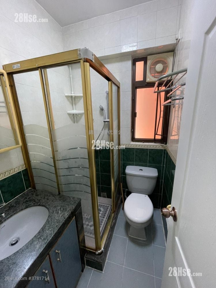 Woodview Court Rental 2 Bedrooms , 1 Bathroom 555 ft²