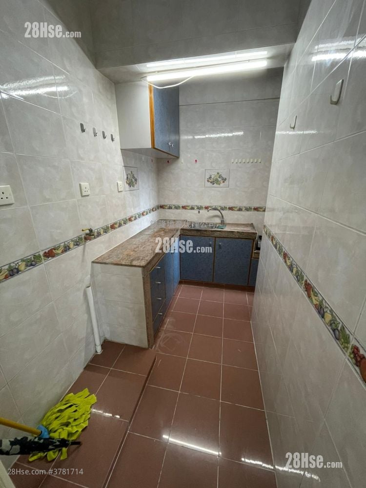 Woodview Court Rental 2 Bedrooms , 1 Bathroom 555 ft²