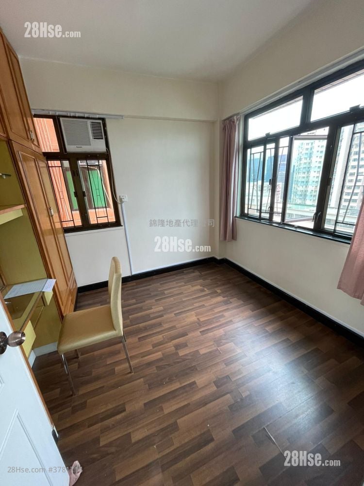 Woodview Court Rental 2 Bedrooms , 1 Bathroom 555 ft²